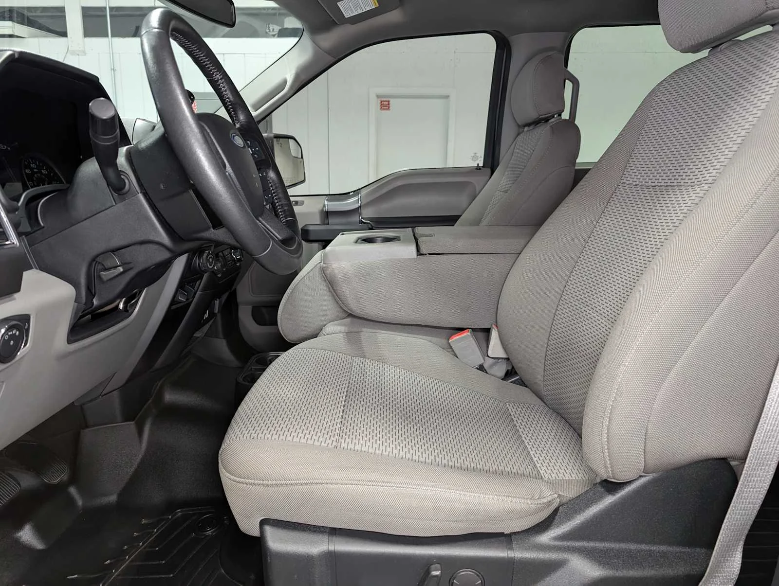 Used 2019 Magnetic Ford XLT image 4