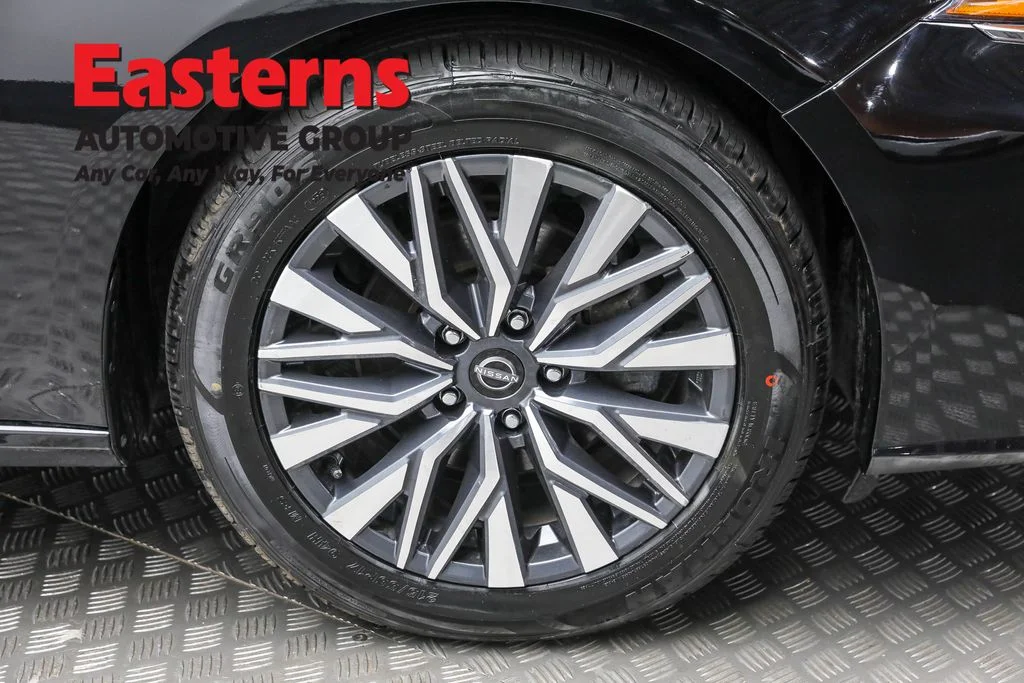 Used 2024 Black Nissan 2.5 SV image 30