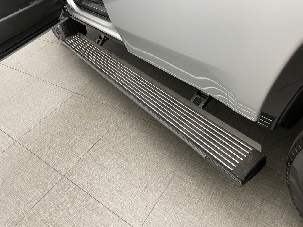 New 2026 Silver-Zynith Exterior Paint Jeep Summit Obsidian image 12