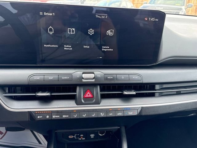 Certified Used 2025 Snow White Pearl Kia LXS image 13