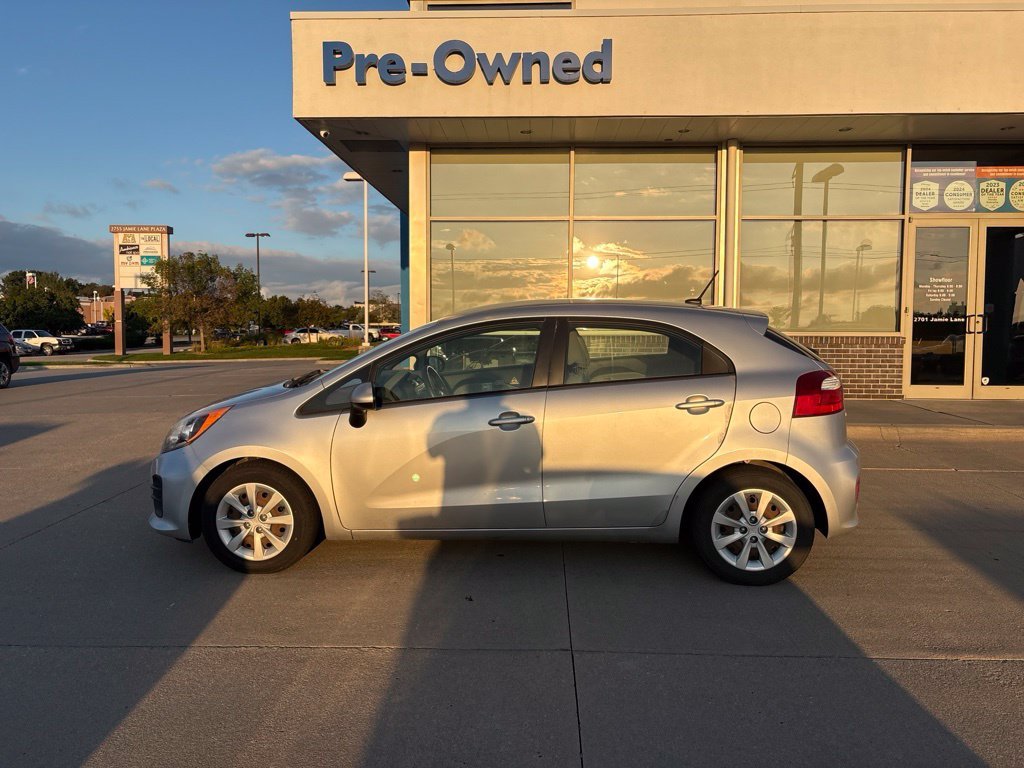 Used 2016 Bright Silver Metallic Kia LX image 8