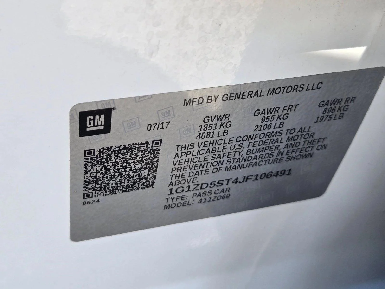 Used 2018 Summit White Chevrolet LT image 23