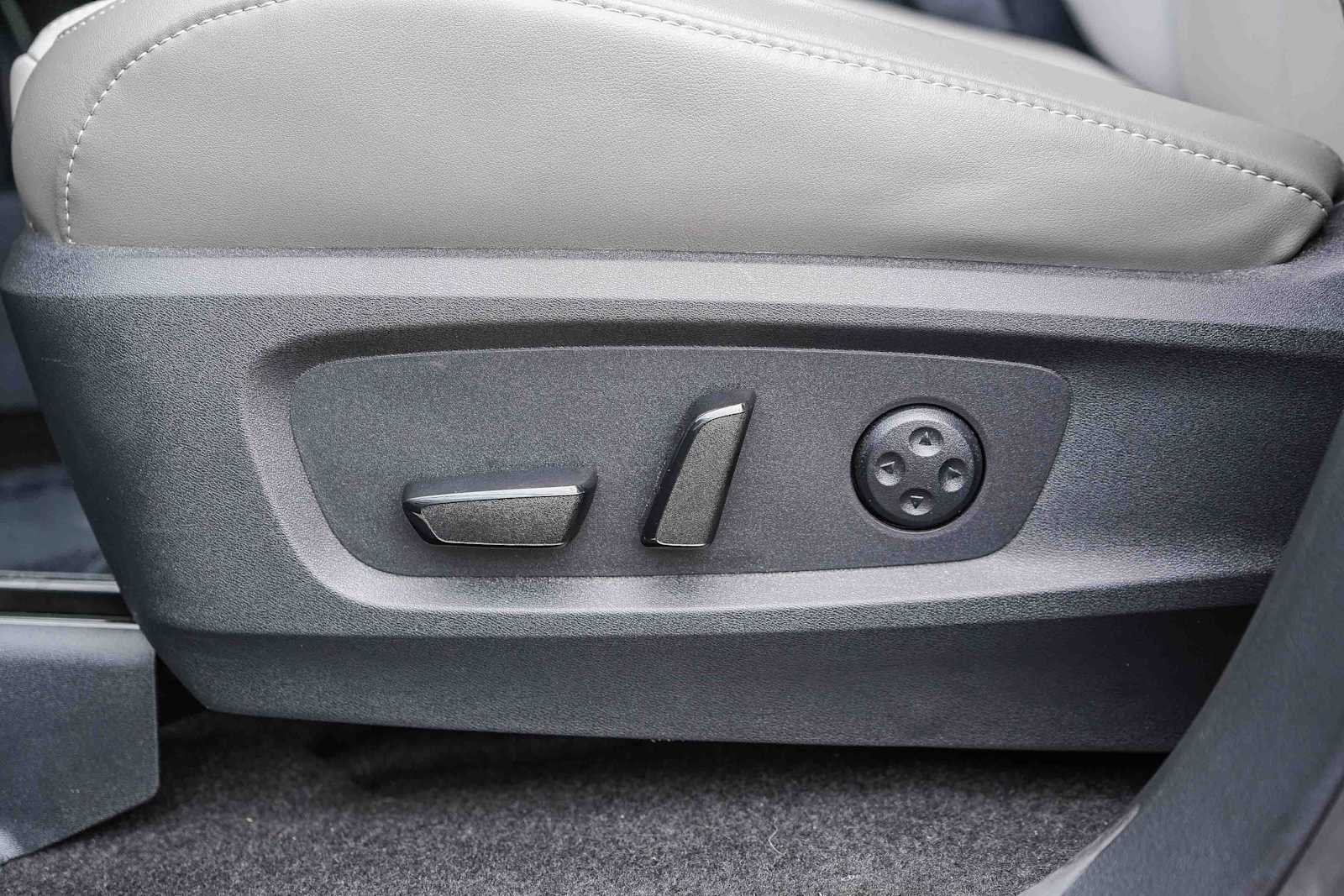 Certified Used 2026 Black Obsidian INFINITI PURE image 23