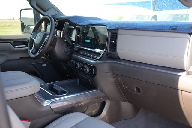 Used 2025 Blue Chevrolet LTZ image 18