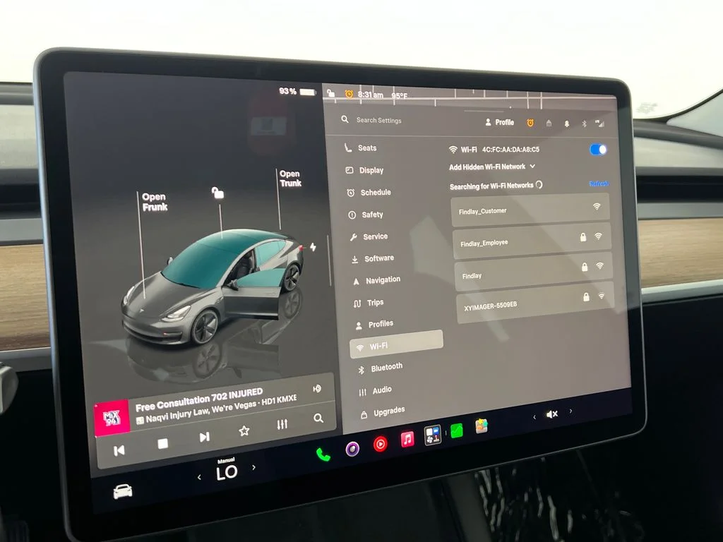 Used 2023  Tesla Base image 33