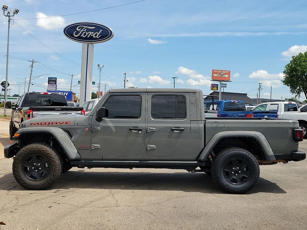 Used 2022 Sting Gray Clearcoat Jeep Mojave image 3
