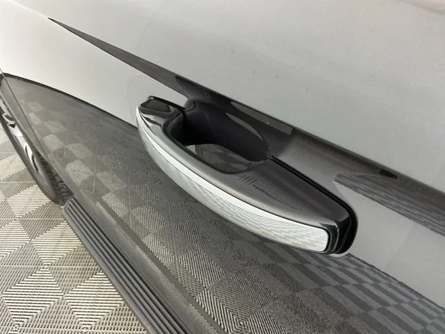 Used 2024  Ford Limited image 10