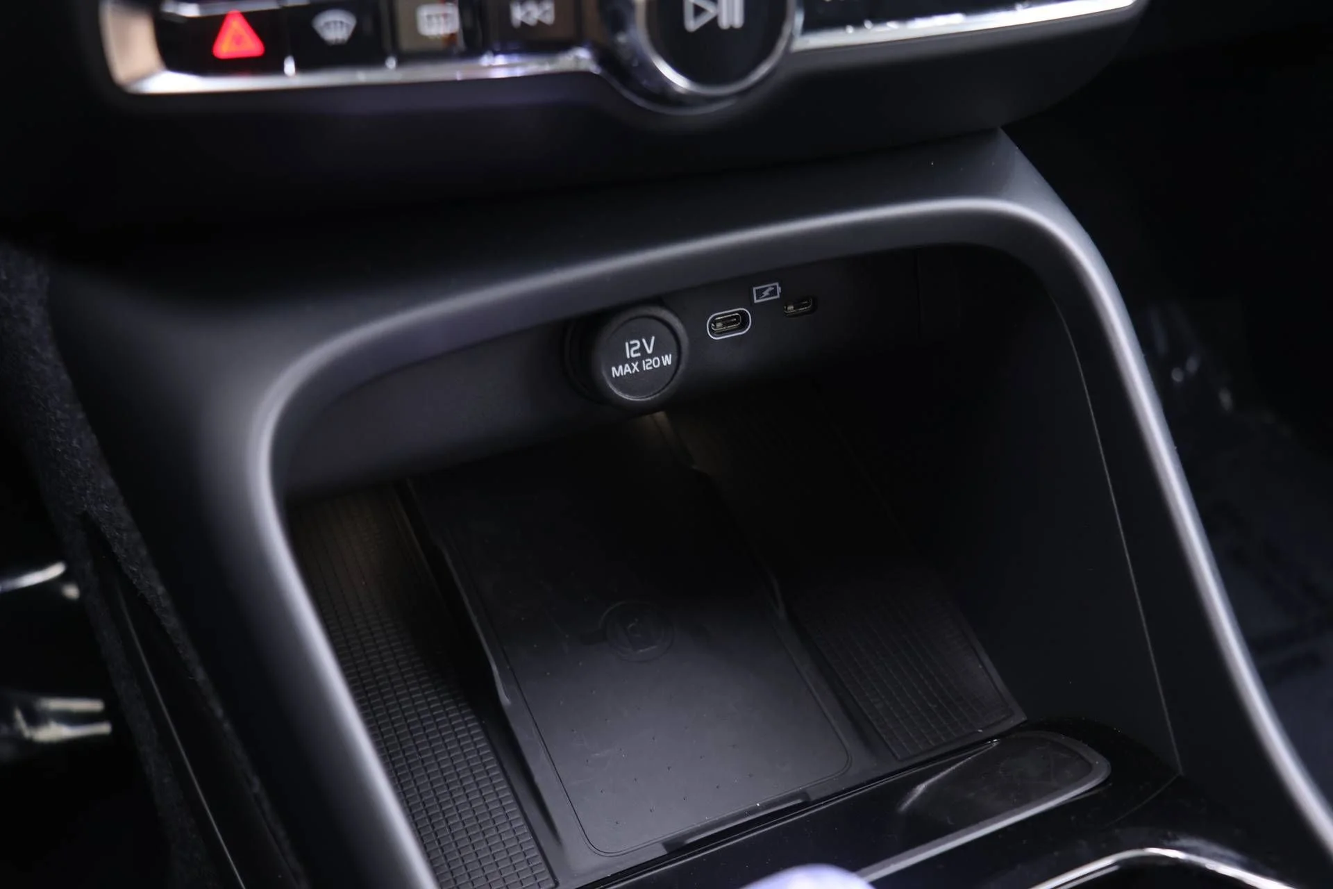 2026 Volvo XC40 Plus - Photo 10