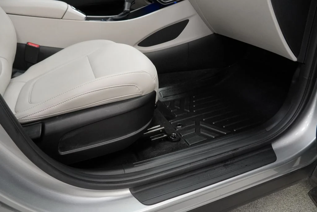 Used 2024 Silver Hyundai SEL image 50