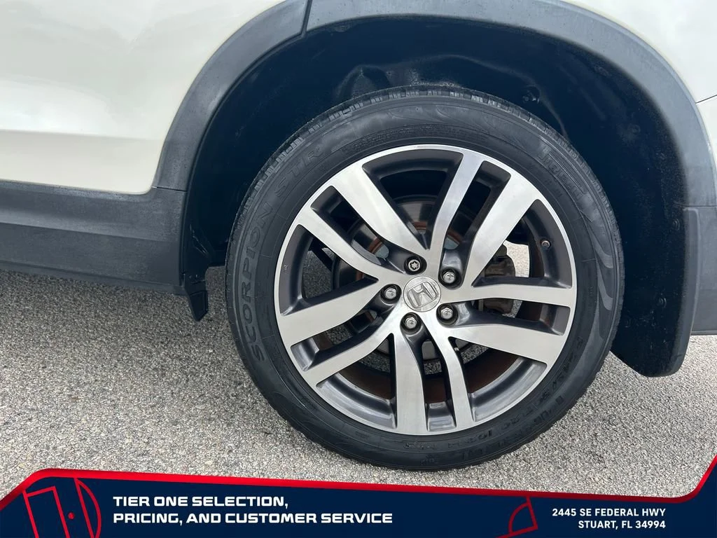 Used 2017  Honda Touring image 25