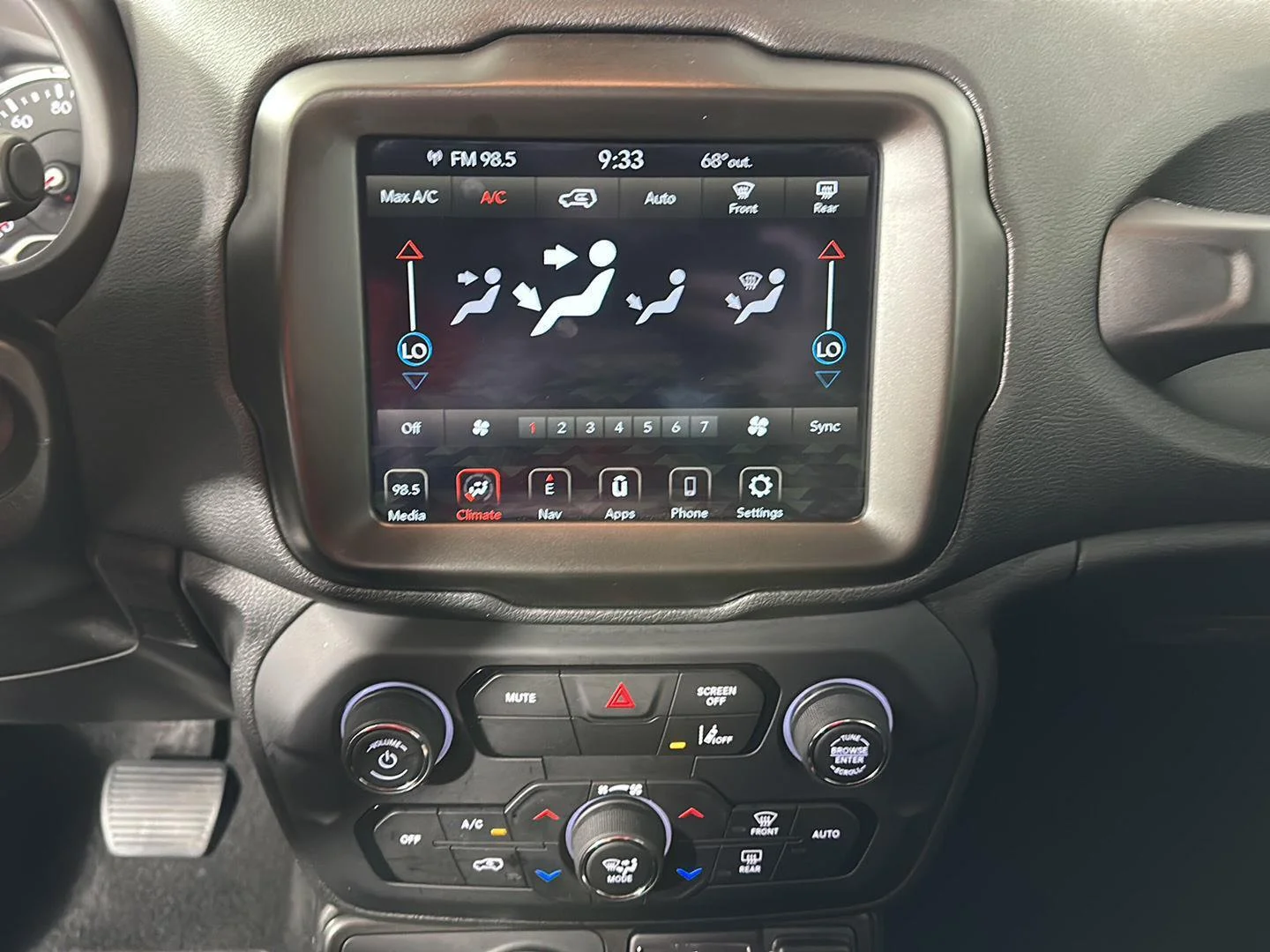 Used 2022 Graphite Gray Jeep Latitude image 22