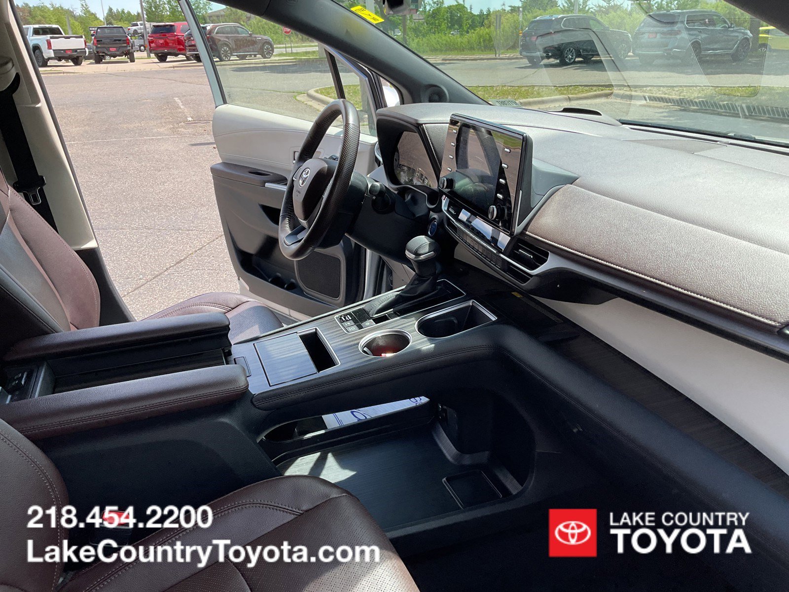 Used 2022 Silver Toyota Platinum image 23