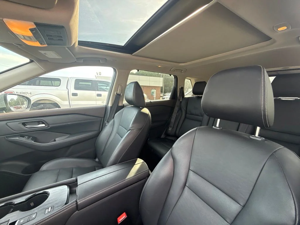 Used 2022 Gray Nissan SL image 7