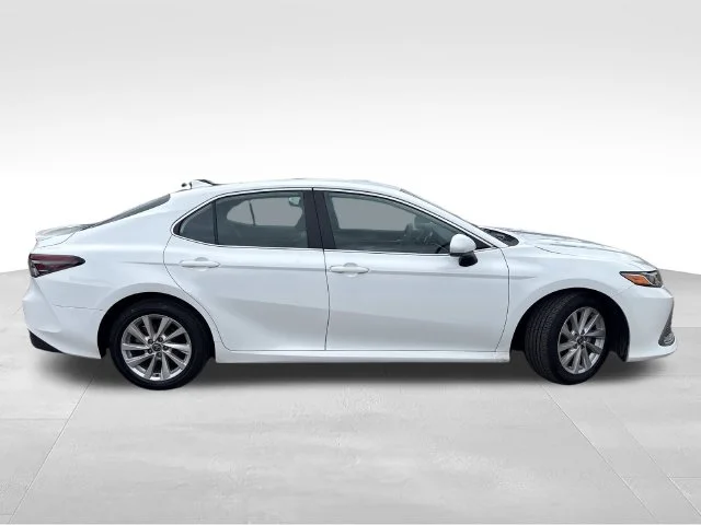 Used 2022 White Toyota LE image 8