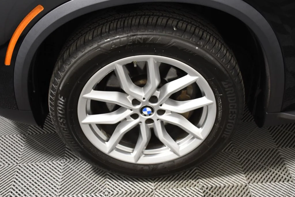 Used 2021 Jet Black BMW xDrive40i image 11