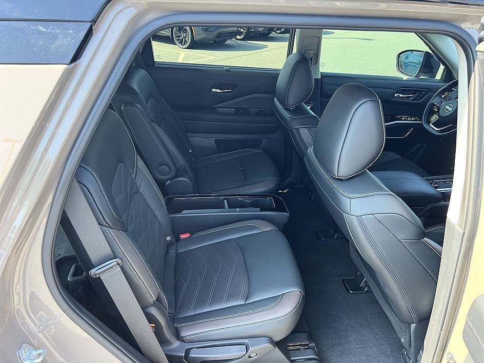 Used 2023 Baja Storm/Super Black Roof Nissan Platinum image 16