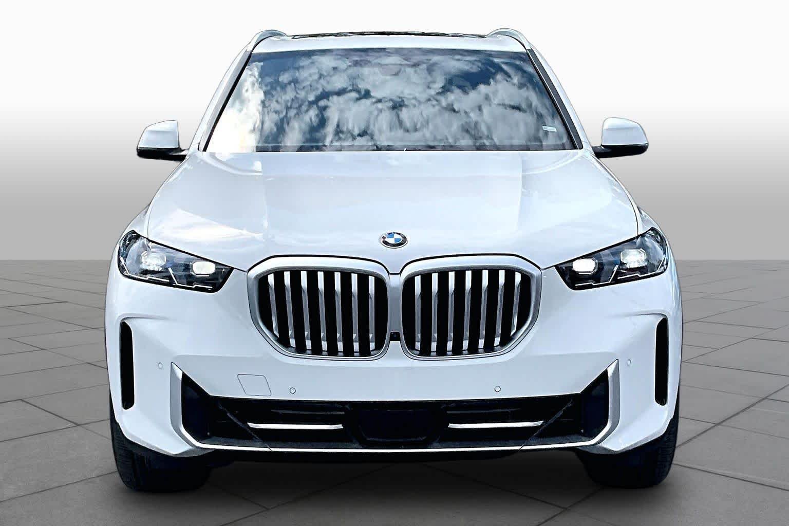 Used 2026 Alpine White BMW sDrive40i image 8