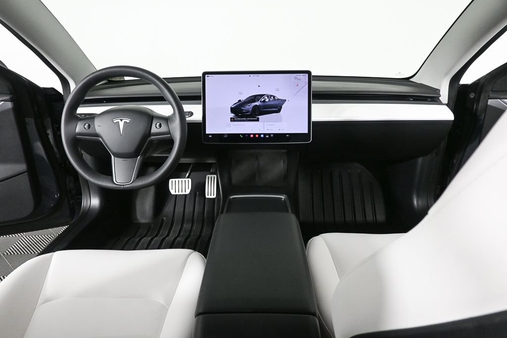 Used 2022  Tesla Performance image 13