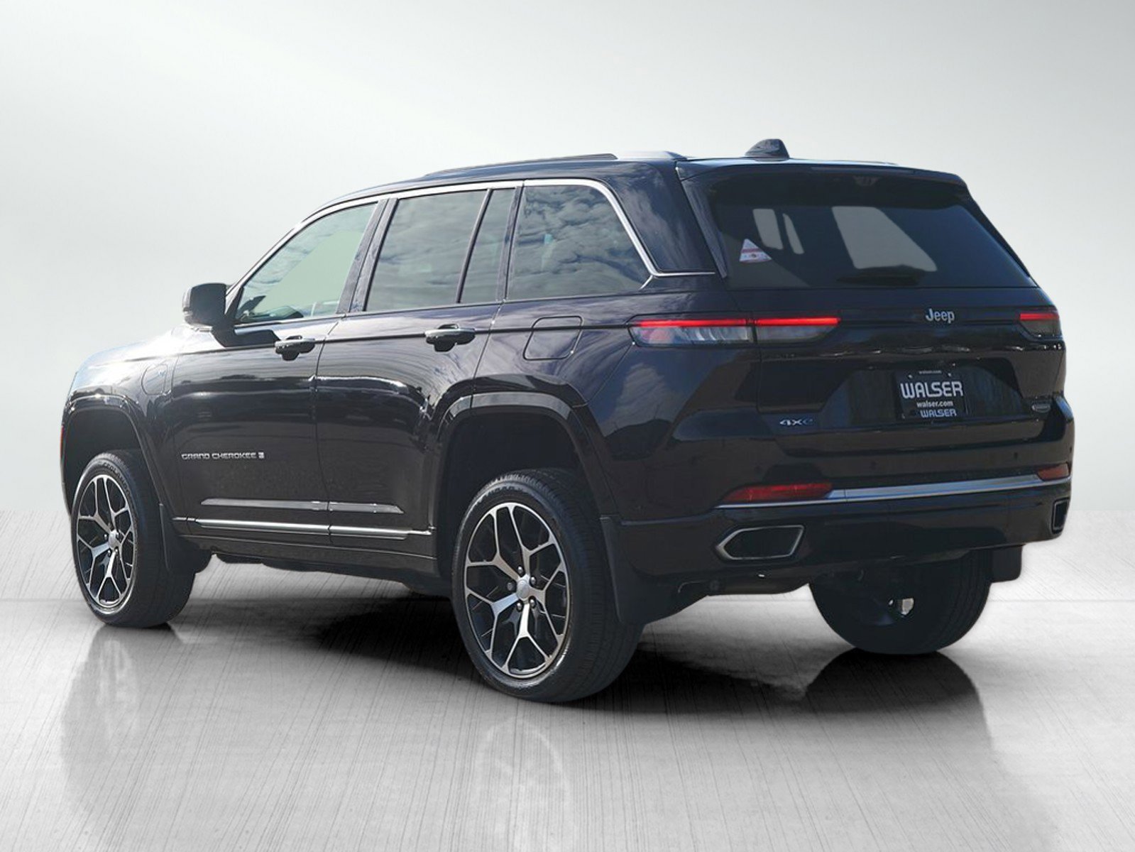 Used 2022 Ember Pearlcoat Jeep Summit Reserve 4Xe image 3