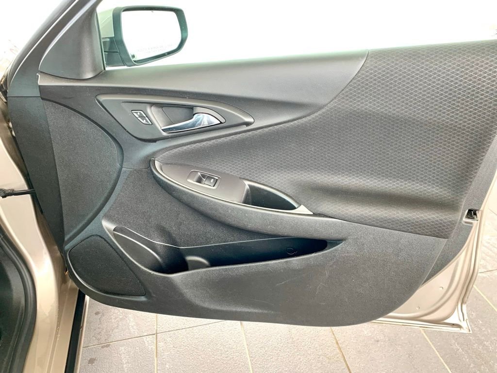 Used 2023 Gray Chevrolet LT image 24