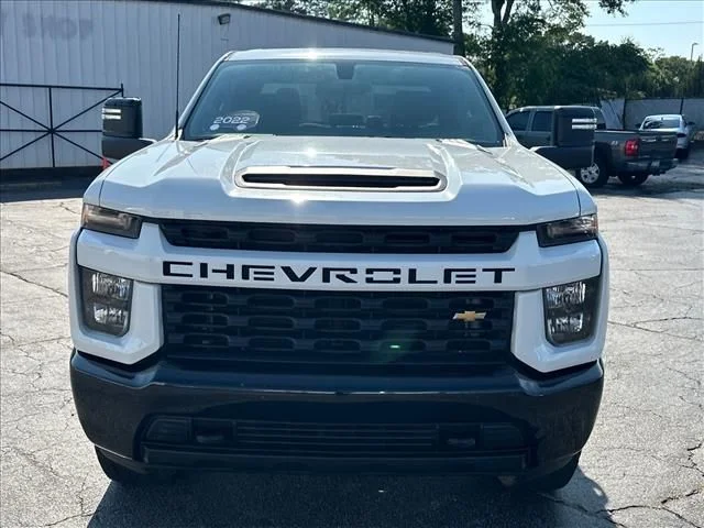 Used 2022 White Chevrolet Custom image 4