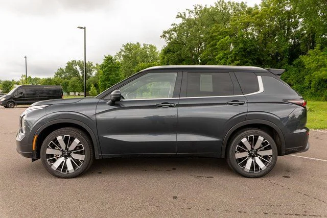 Used 2026 Gray Mitsubishi  image 9
