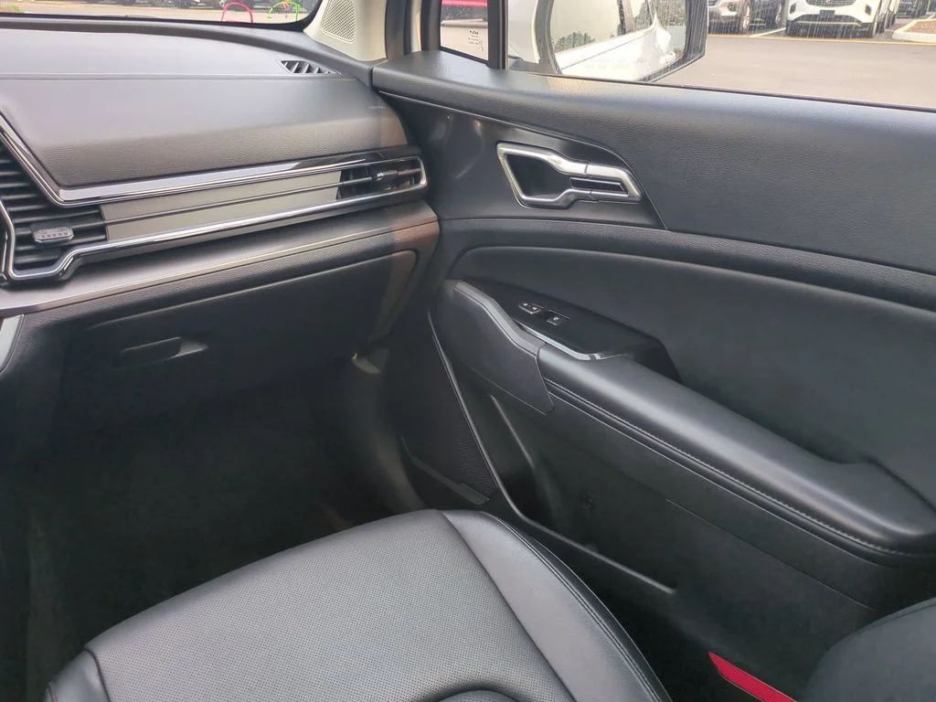 Used 2023 White Kia EX image 17