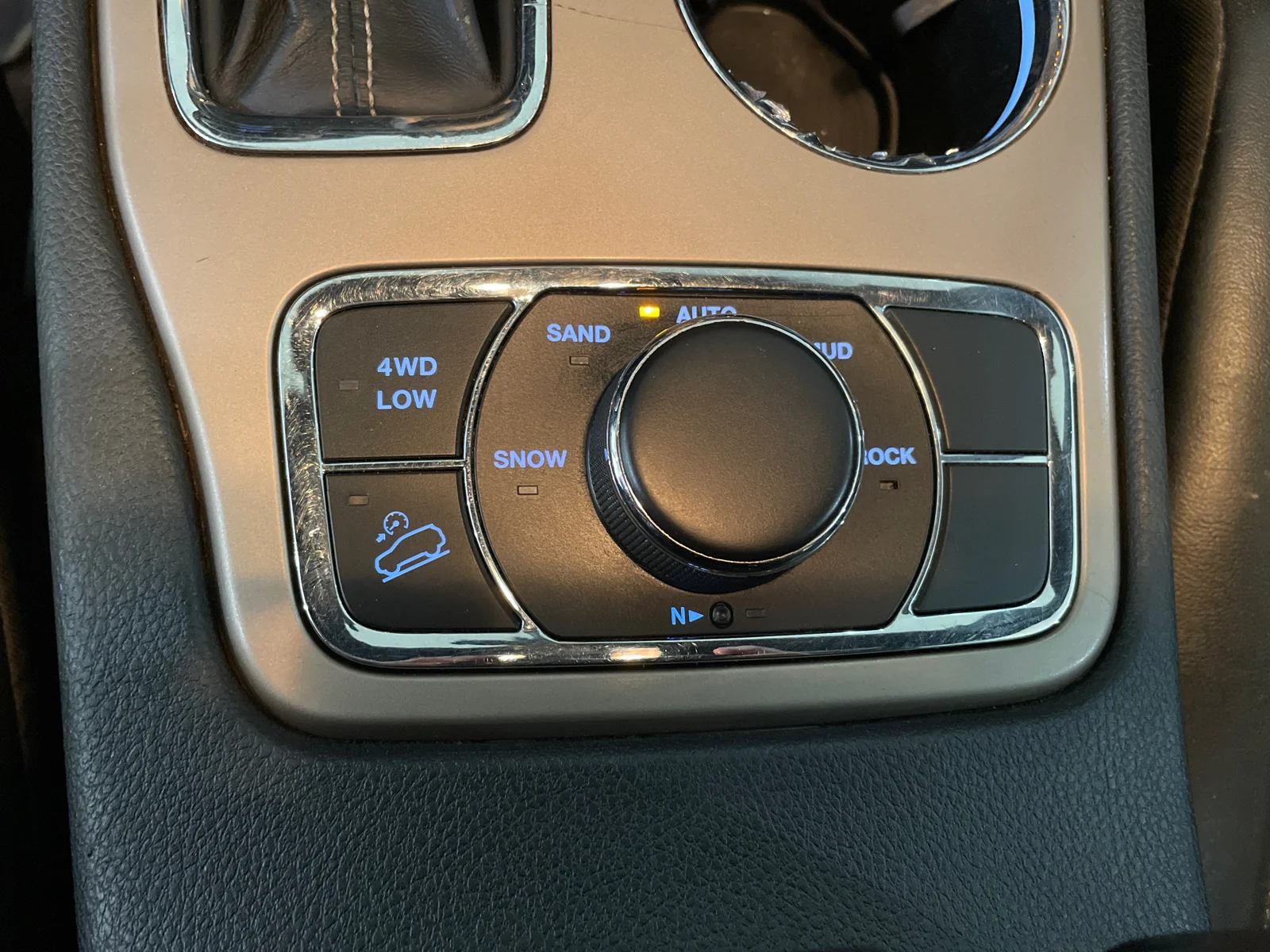 Used 2016 Velvet Red Pearlcoat Jeep Limited image 21
