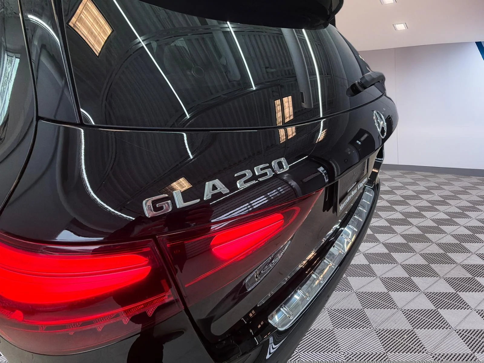 Used 2025  Mercedes-Benz GLA 250 4MATIC SUV image 30