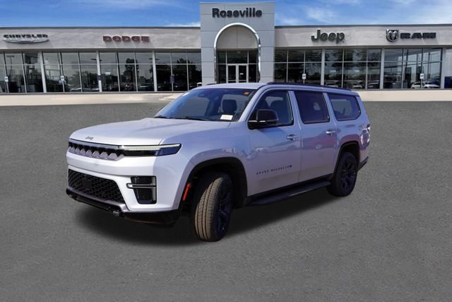 New 2026 Silver-Zynith Exterior Paint Jeep Limited Altitude image 7