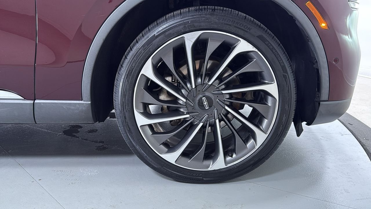Used 2020 Red Lincoln Reserve image 22