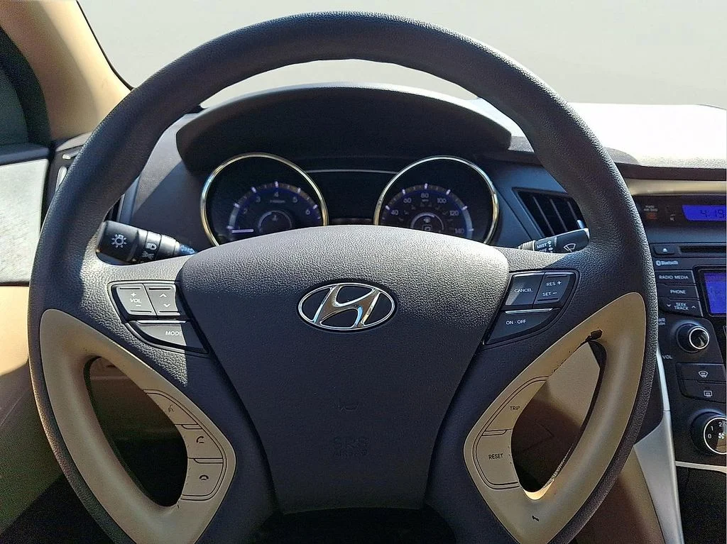 Used 2013 Blue Hyundai GLS image 15