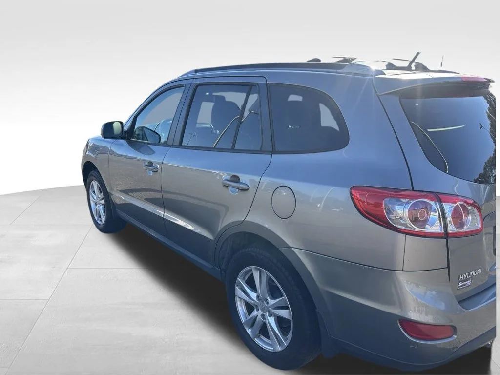 Used 2011 Gray Hyundai SE image 3