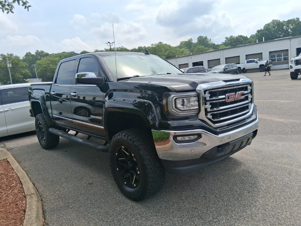 Used 2018 Black GMC SLT image 3