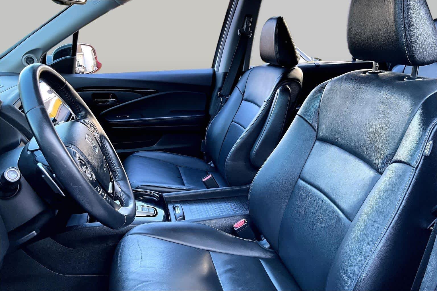 Used 2018 White Diamond Pearl Honda Touring image 8