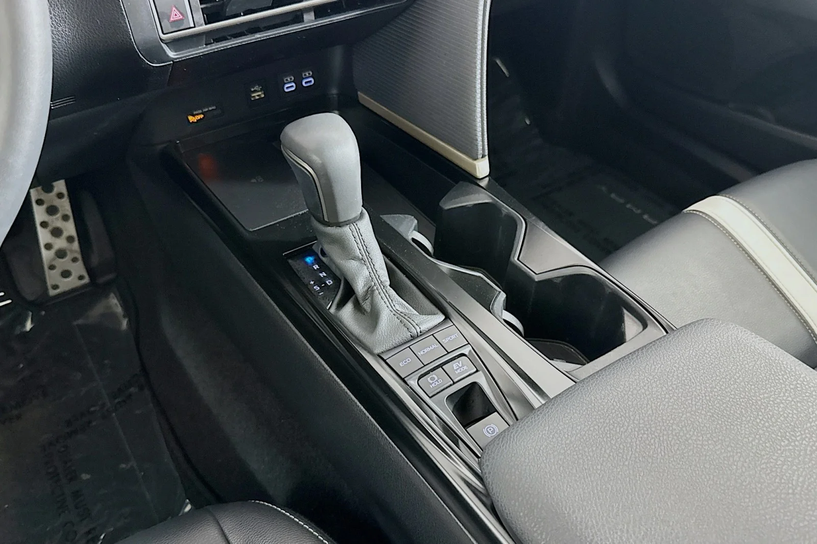 Used 2025 MIDNIGHT BLACK Toyota SE image 5