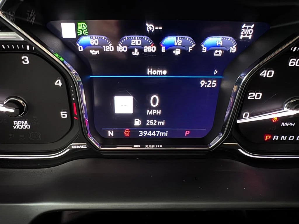 Used 2023 WHITE FROST TRICOAT GMC Denali image 18