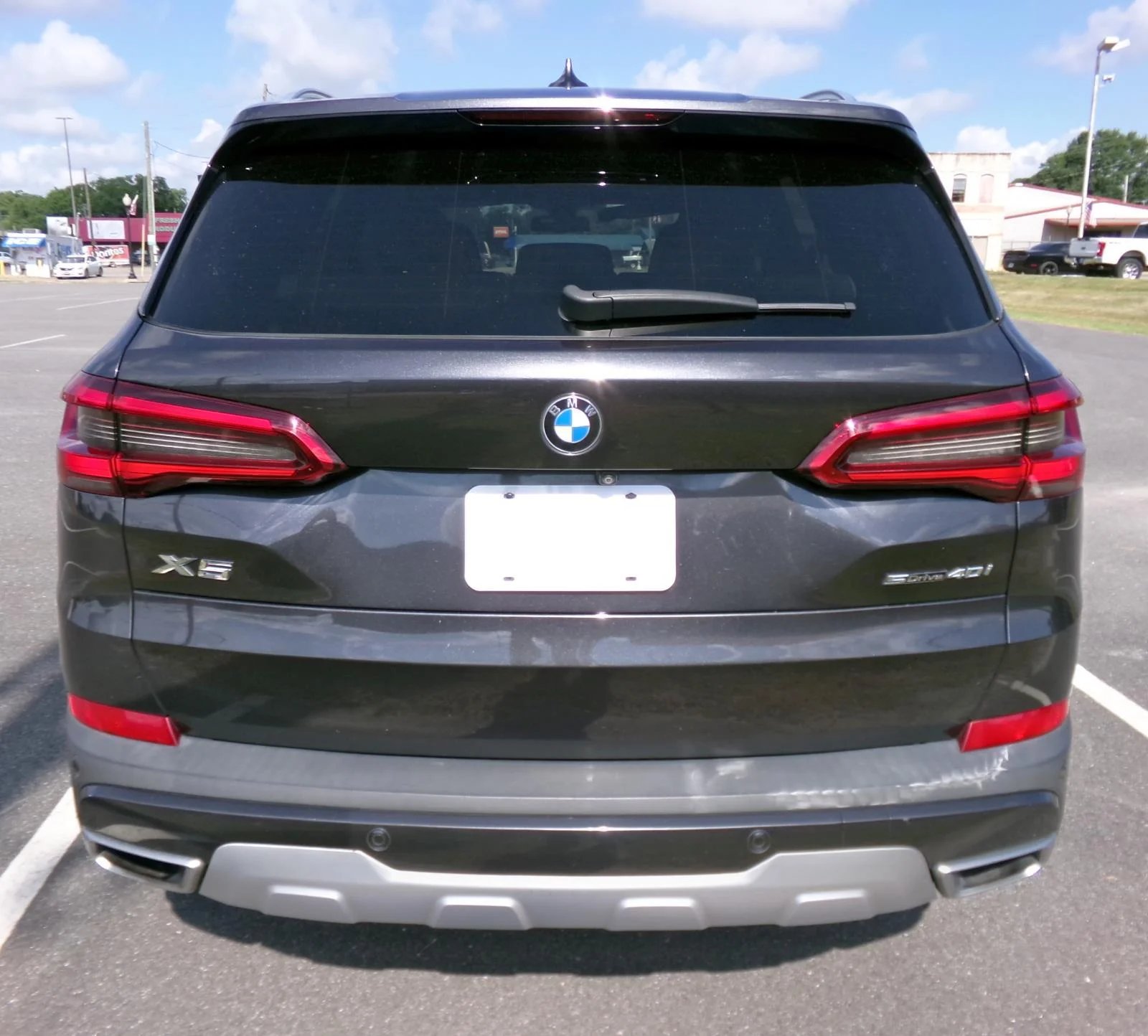 Used 2020 Dark Graphite Metallic BMW sDrive40i image 4