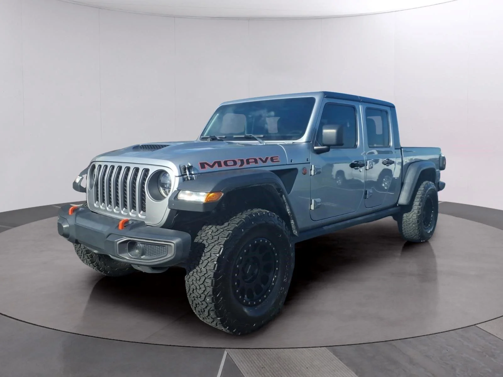 Used 2021 Billet Silver Metallic Clearcoat Jeep Mojave image 1