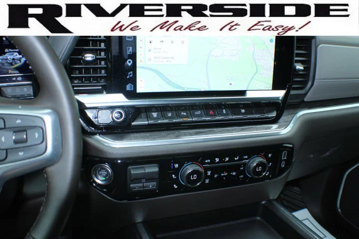 Used 2025 Summit White Chevrolet LTZ image 12