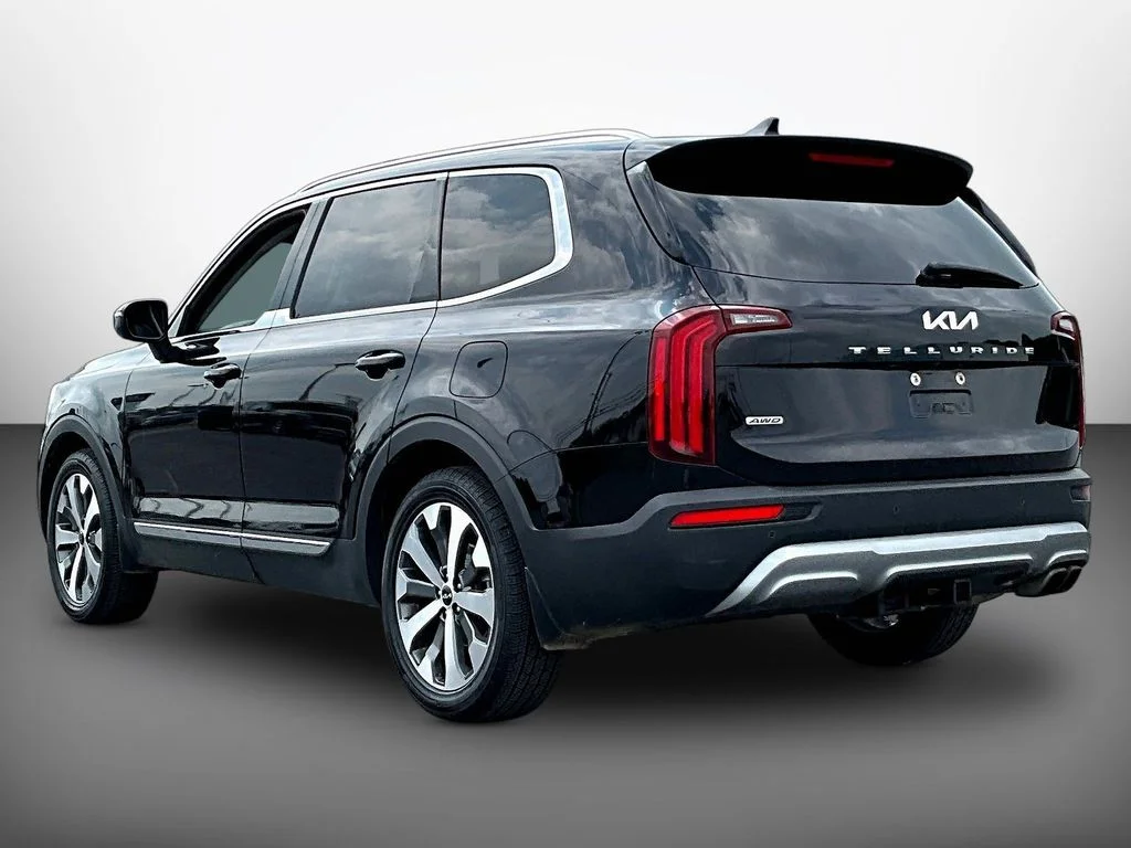 Used 2022 Black Kia EX image 4