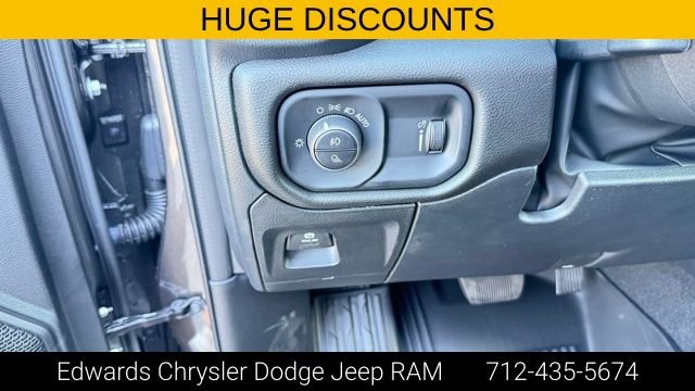 New 2026 Granite Crystal Metallic Clearcoat RAM Warlock image 16