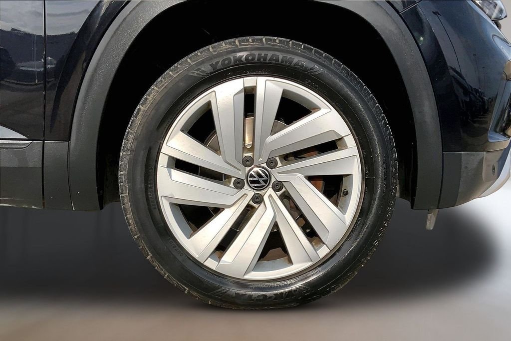 Used 2020 Black Volkswagen 3.6L V6 SE w/Technology image 9