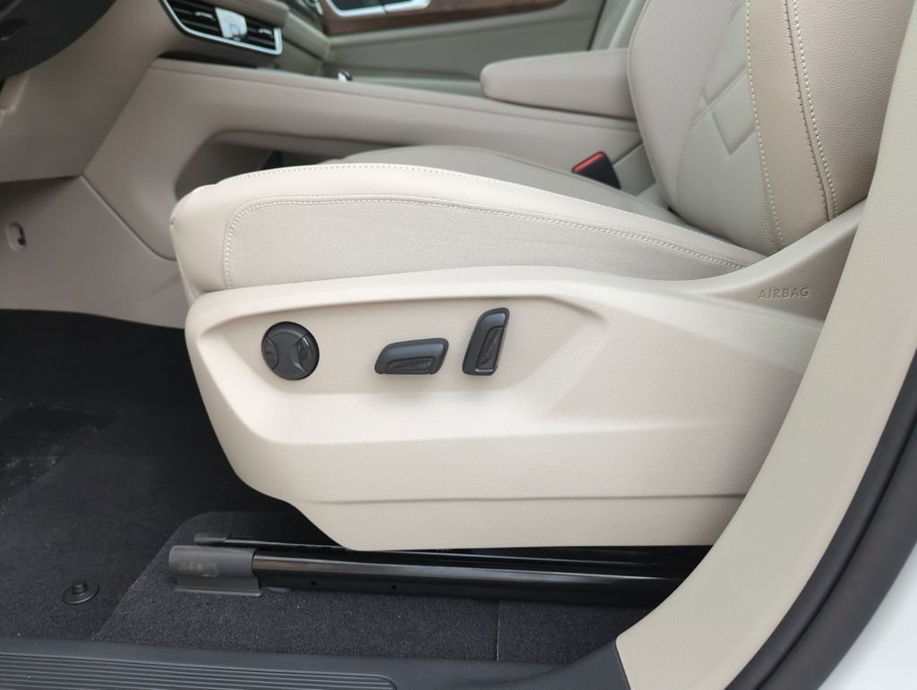 New 2026 White/off-white Volkswagen 2.0T SE image 13