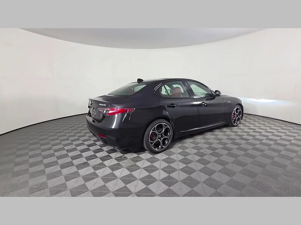 New 2026 Vulcano Black Metallic Alfa Romeo Base image 28