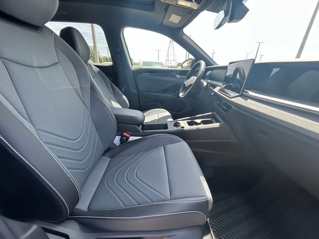 New 2026 White/off-white Volkswagen SE R-Line Black image 36