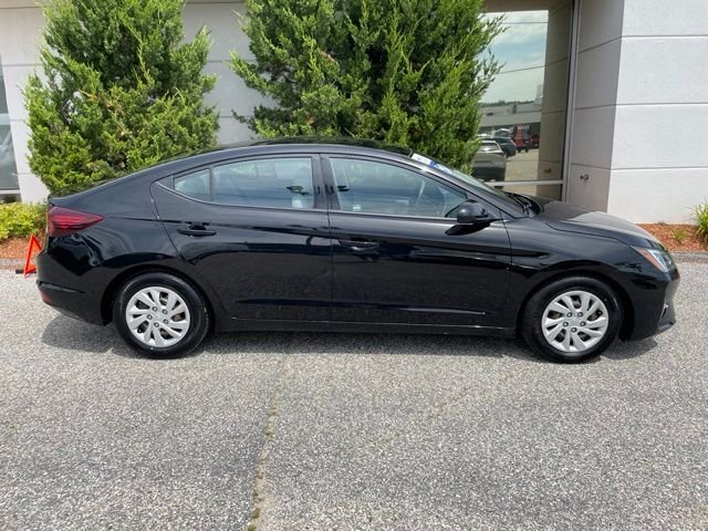 Used 2020 Phantom Black Hyundai SE image 5