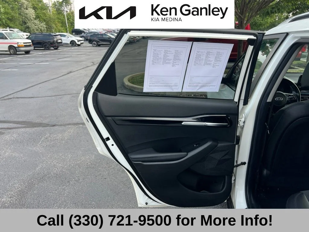 Used 2021 White Kia S image 43