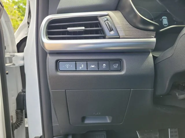 Used 2021 White Kia SX image 17