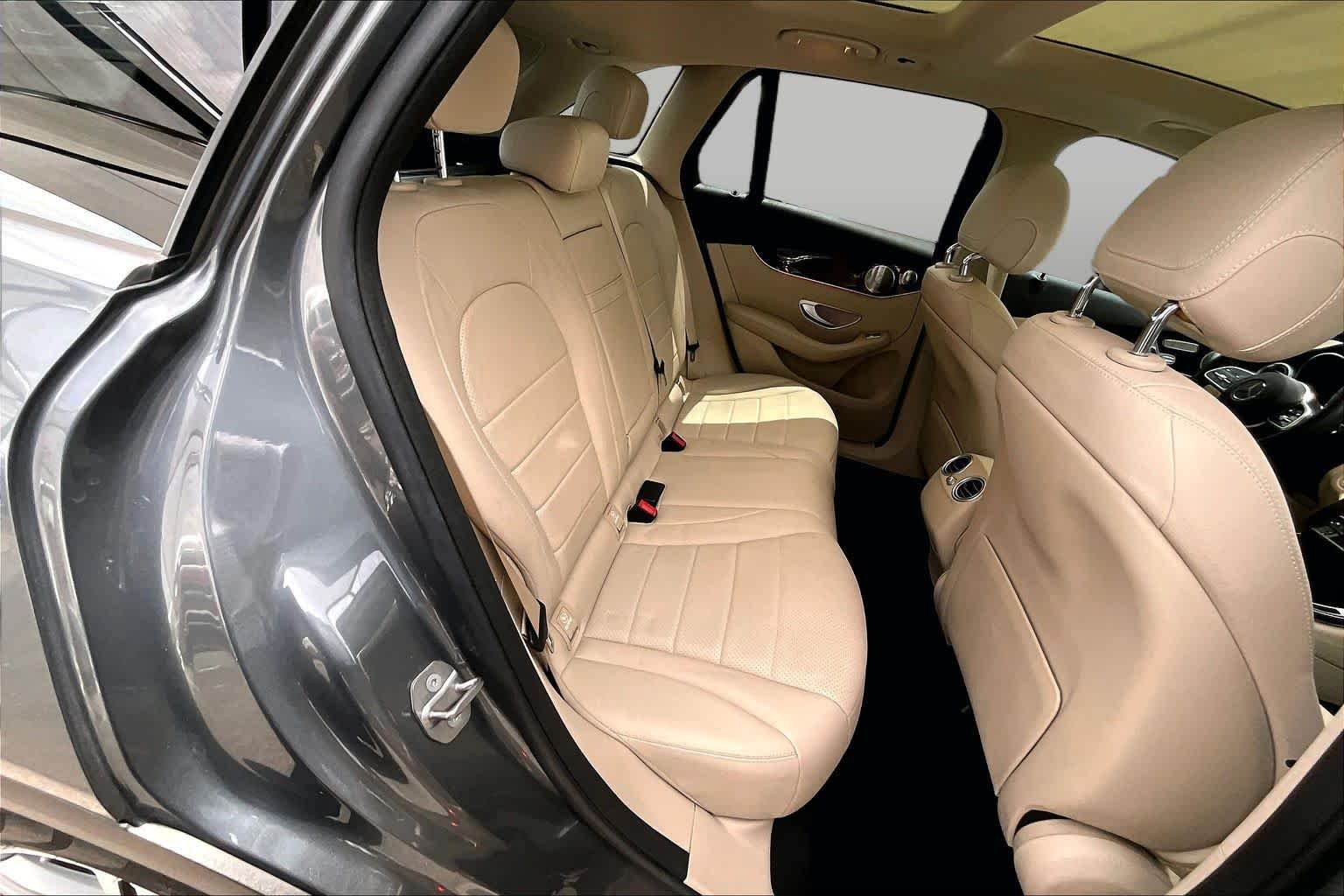 Used 2020 Selenite Grey Metallic Mercedes-Benz GLC 300 image 20